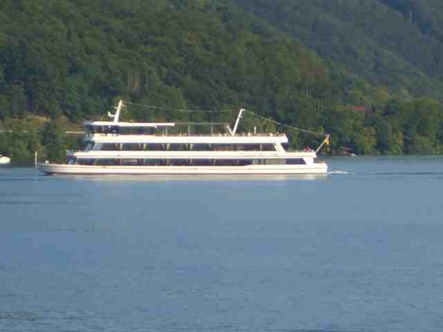 Moderne Ausflugsschiffe auf dem Edersee